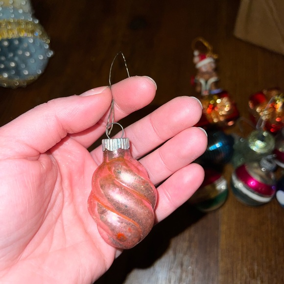 Vintage Set Of 7 Various Holiday Christmas Ornaments - Picture 8 of 16